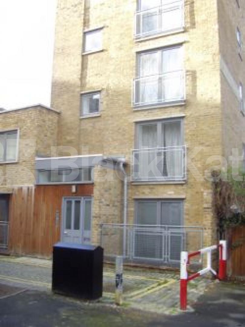 			1 Bedroom, 1 bath, 1 reception Flat			 Balls Pond Road, ISLINGTON