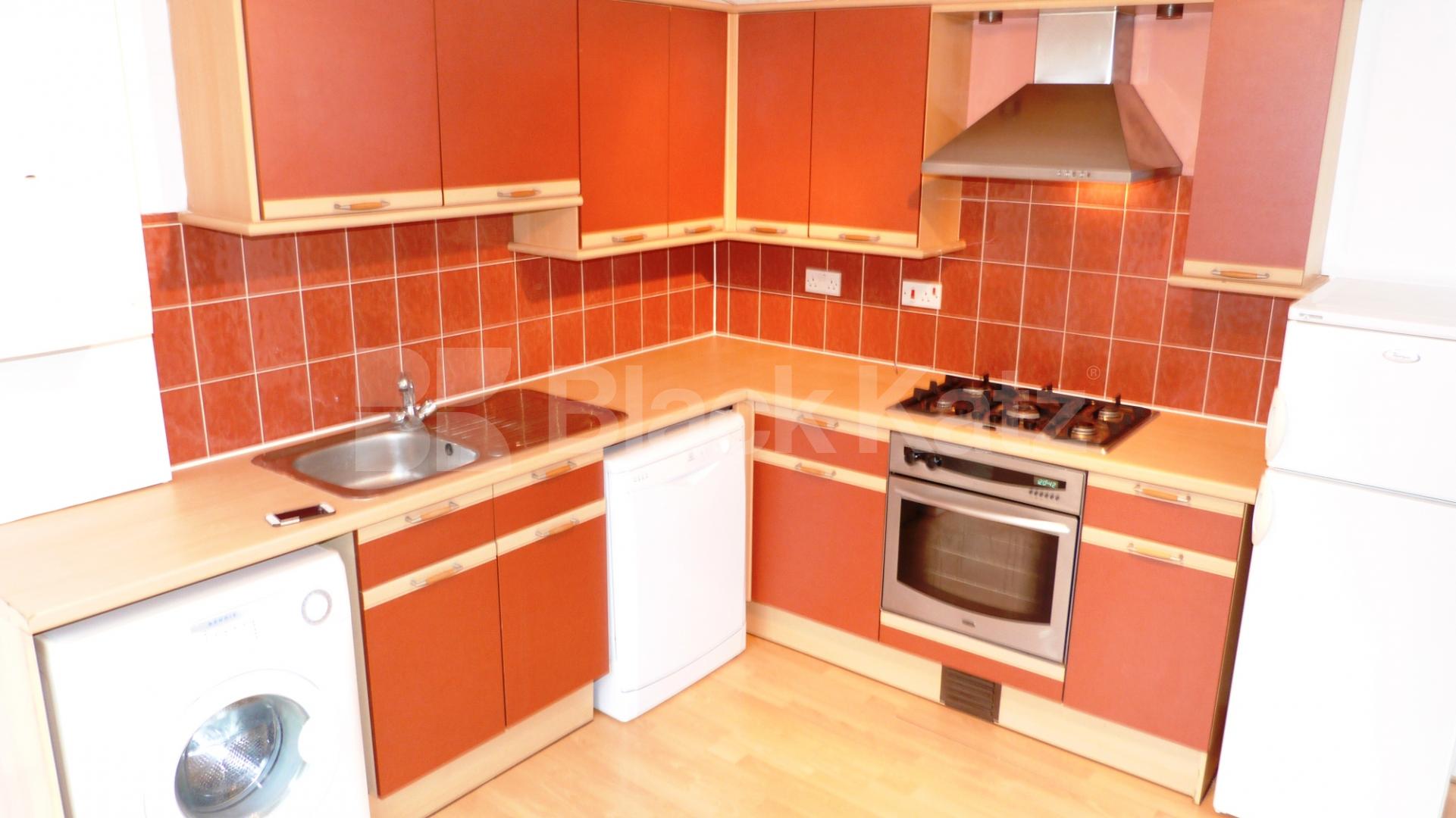 			Fantastic Garden Property !, 2 Bedroom, 1 bath, 1 reception Ground Floor Flat			 Ferme Park Road, Crouch End