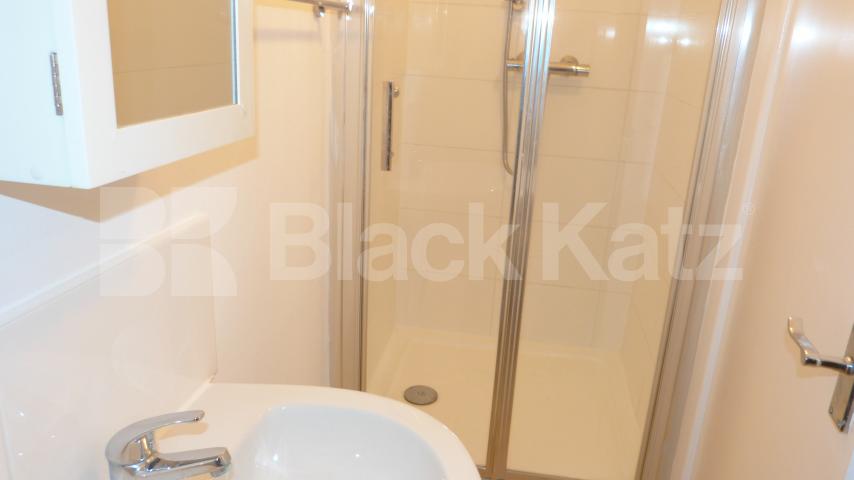 			ALL BILLS INCLUDED!!, Studio Apartment, 1 bath, 1 reception Flat			 Park Avenue, Wood Green