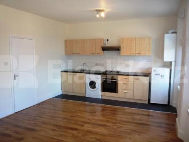 			NEW INSTRUCTION!, 2 Bedroom, 1 bath, 1 reception Flat			 Church Lane, CROUCH END