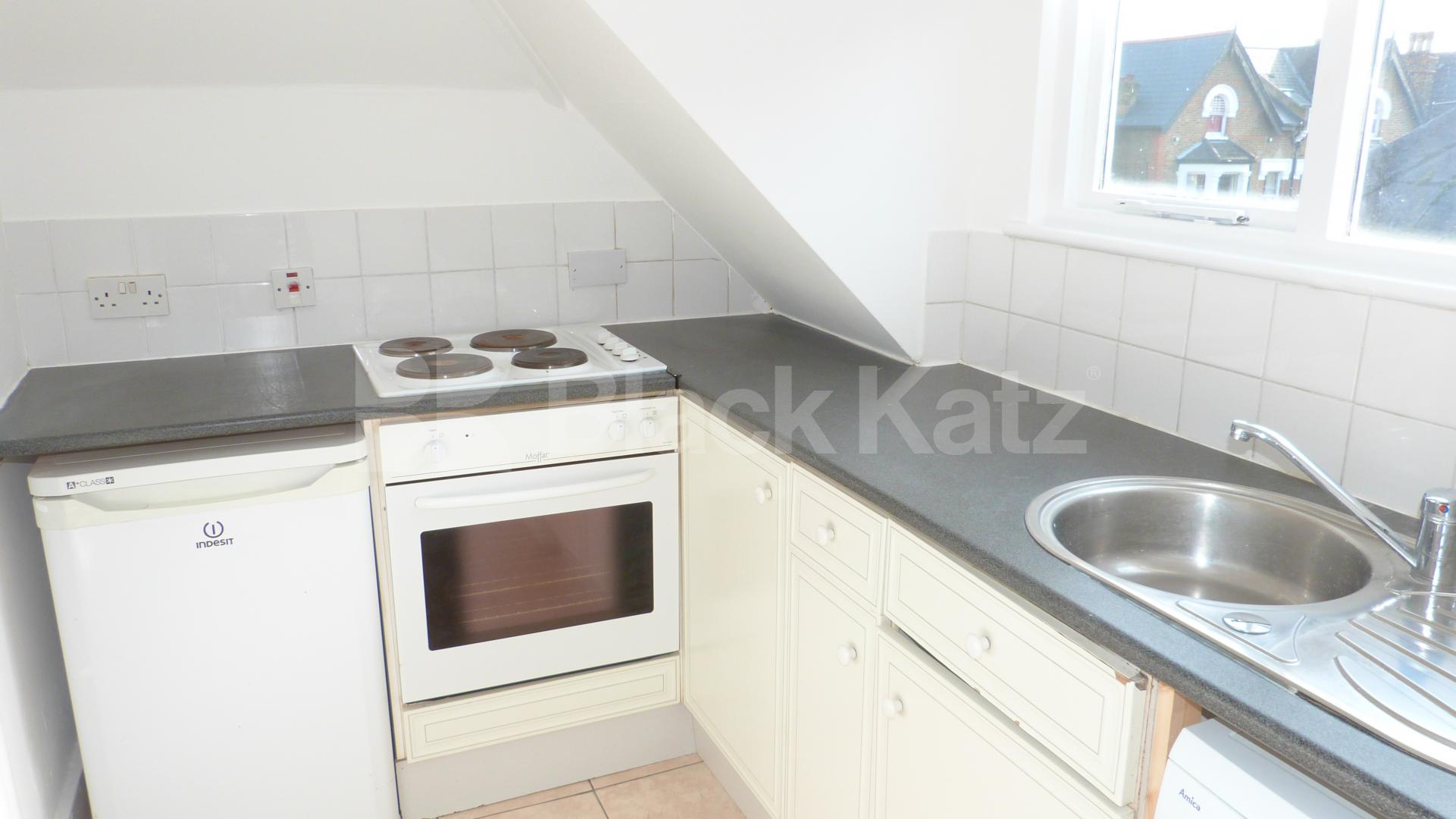 			ALL BILLS INCLUDED!!, Studio Apartment, 1 bath, 1 reception Flat			 Park Avenue, Wood Green
