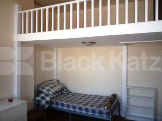 			Studio Apartment, 1 bath, 1 reception Studio			 High Street, Hornsey 