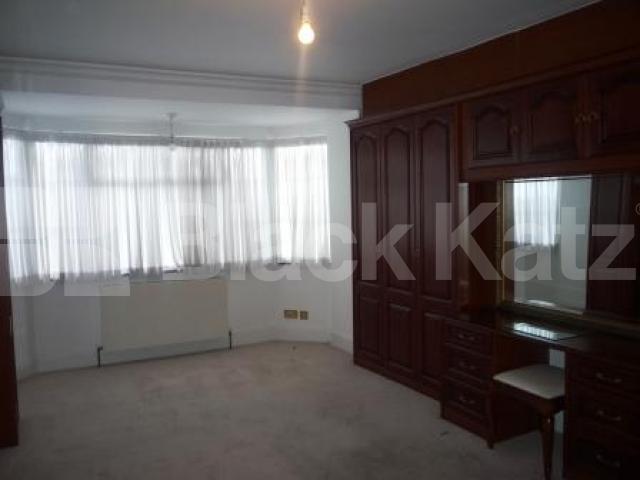 			4 Bedroom, 1 bath, 1 reception Detached House			 Chandos Avenue, Southgate