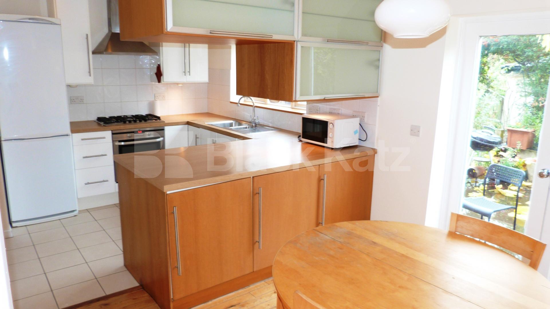 			Amazing Three Bed House !, 3 Bedroom, 1 bath, 1 reception House			 George Crescent, Muswell Hill, N10