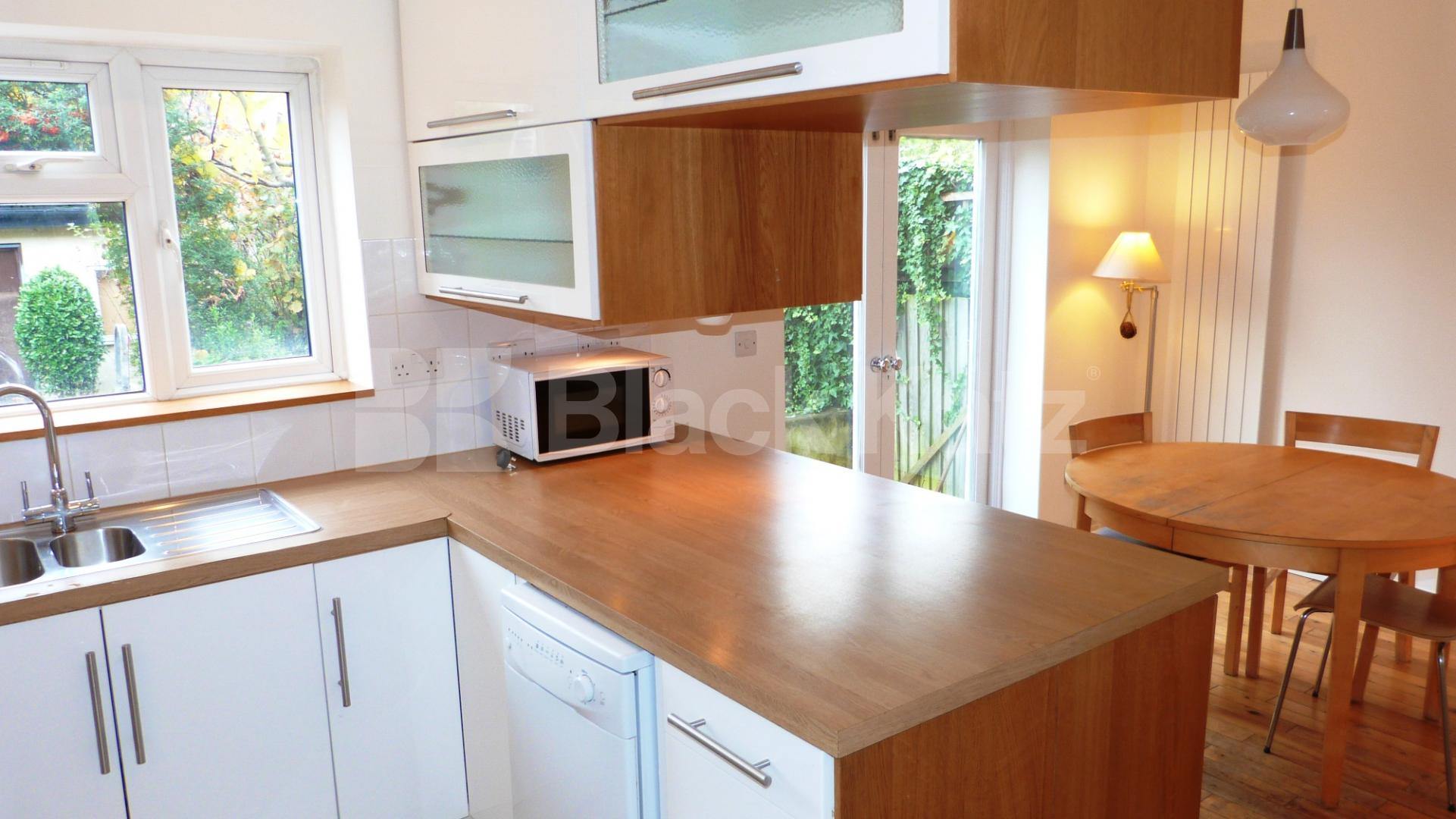 			Amazing Three Bed House !, 3 Bedroom, 1 bath, 1 reception House			 George Crescent, Muswell Hill, N10