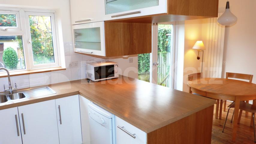 			Amazing Three Bed House !, 3 Bedroom, 1 bath, 1 reception House			 George Crescent, Muswell Hill, N10