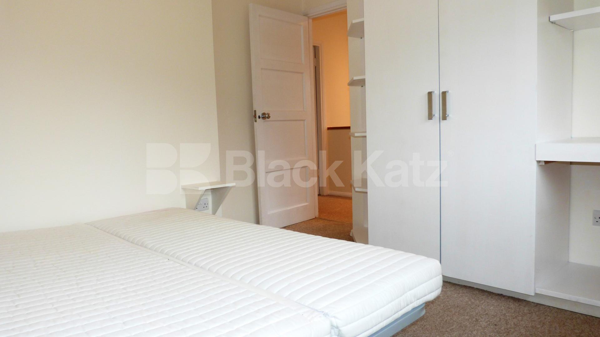 			Amazing Three Bed House !, 3 Bedroom, 1 bath, 1 reception House			 George Crescent, Muswell Hill, N10