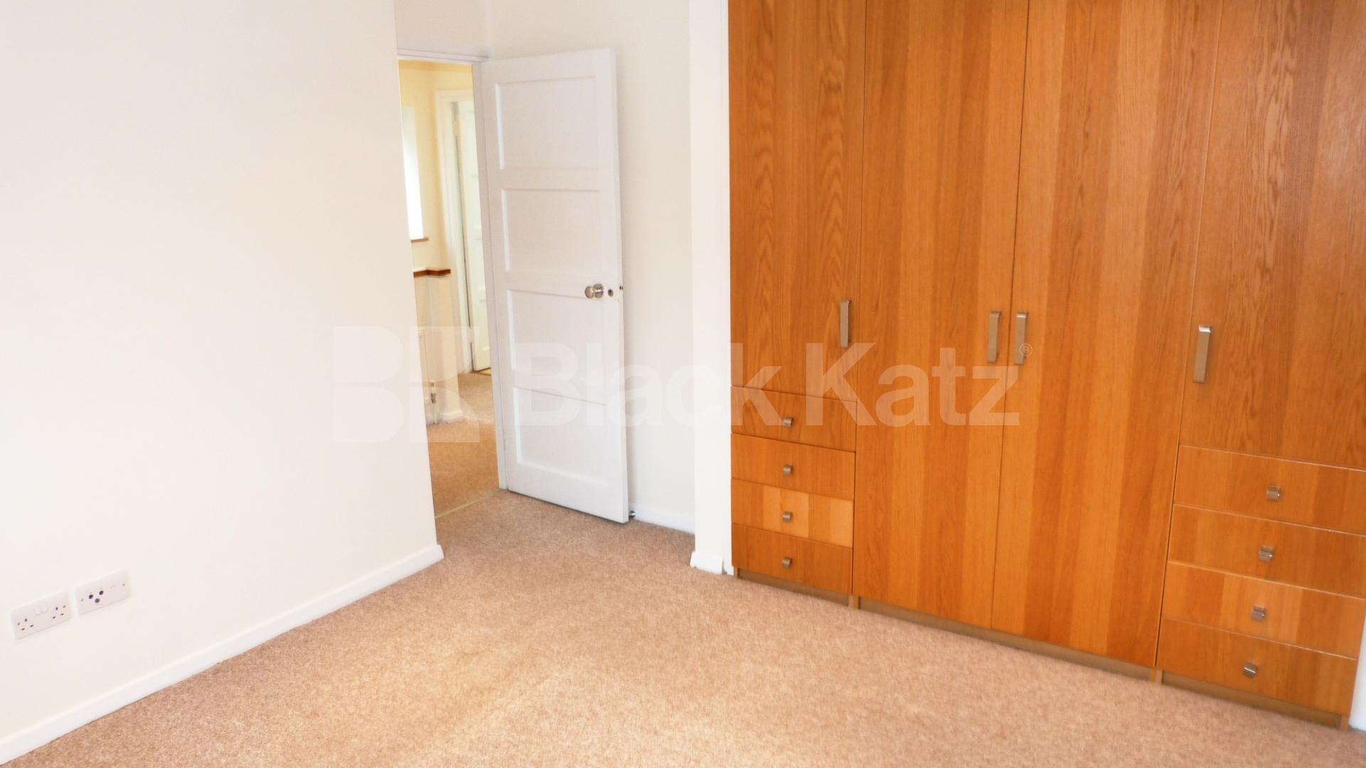 			Amazing Three Bed House !, 3 Bedroom, 1 bath, 1 reception House			 George Crescent, Muswell Hill, N10