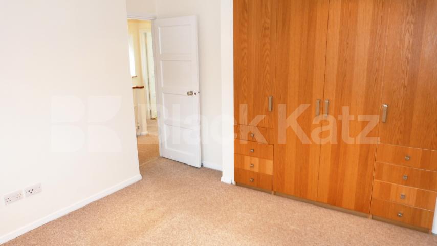 			Amazing Three Bed House !, 3 Bedroom, 1 bath, 1 reception House			 George Crescent, Muswell Hill, N10
