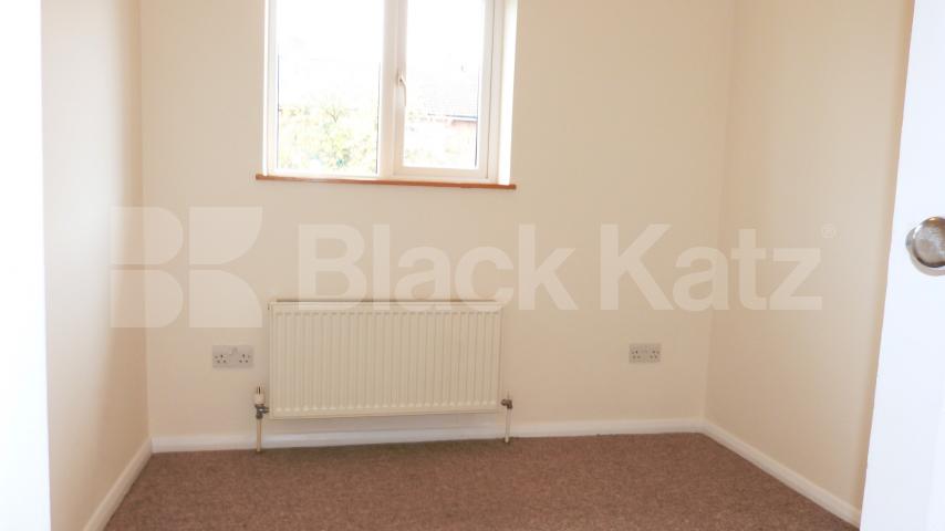 			Amazing Three Bed House !, 3 Bedroom, 1 bath, 1 reception House			 George Crescent, Muswell Hill, N10