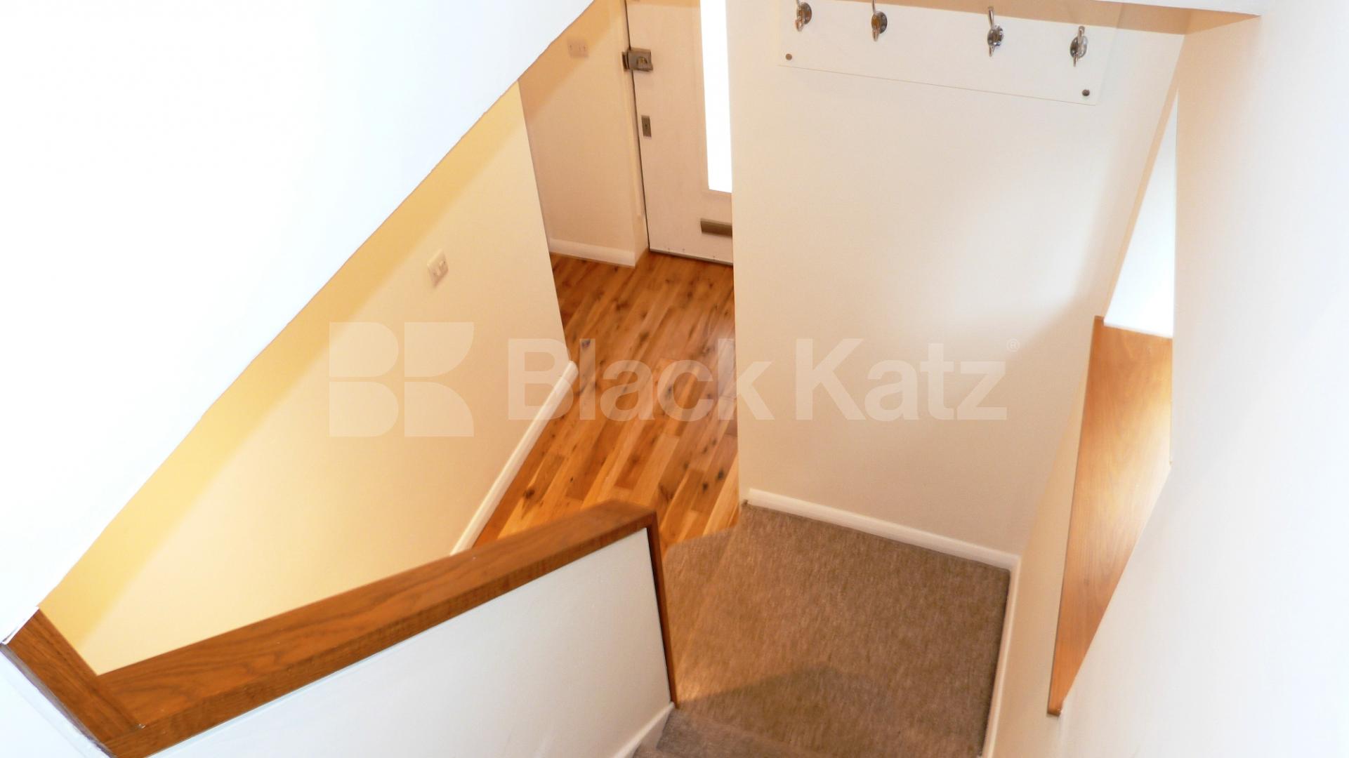 			Amazing Three Bed House !, 3 Bedroom, 1 bath, 1 reception House			 George Crescent, Muswell Hill, N10