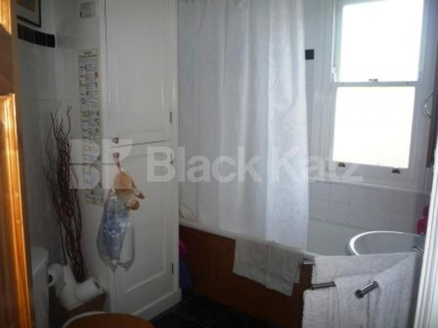 			2 Bedroom, 1 bath, 1 reception Flat			 Sirdar Road, Turnpike Lane