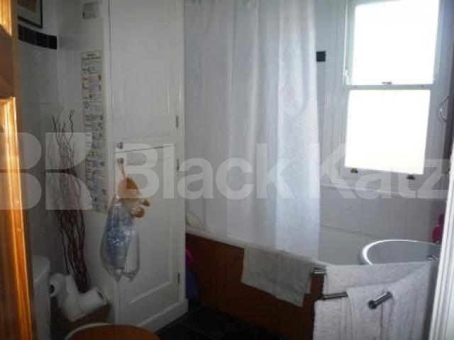 			2 Bedroom, 1 bath, 1 reception Flat			 Sirdar Road, Turnpike Lane