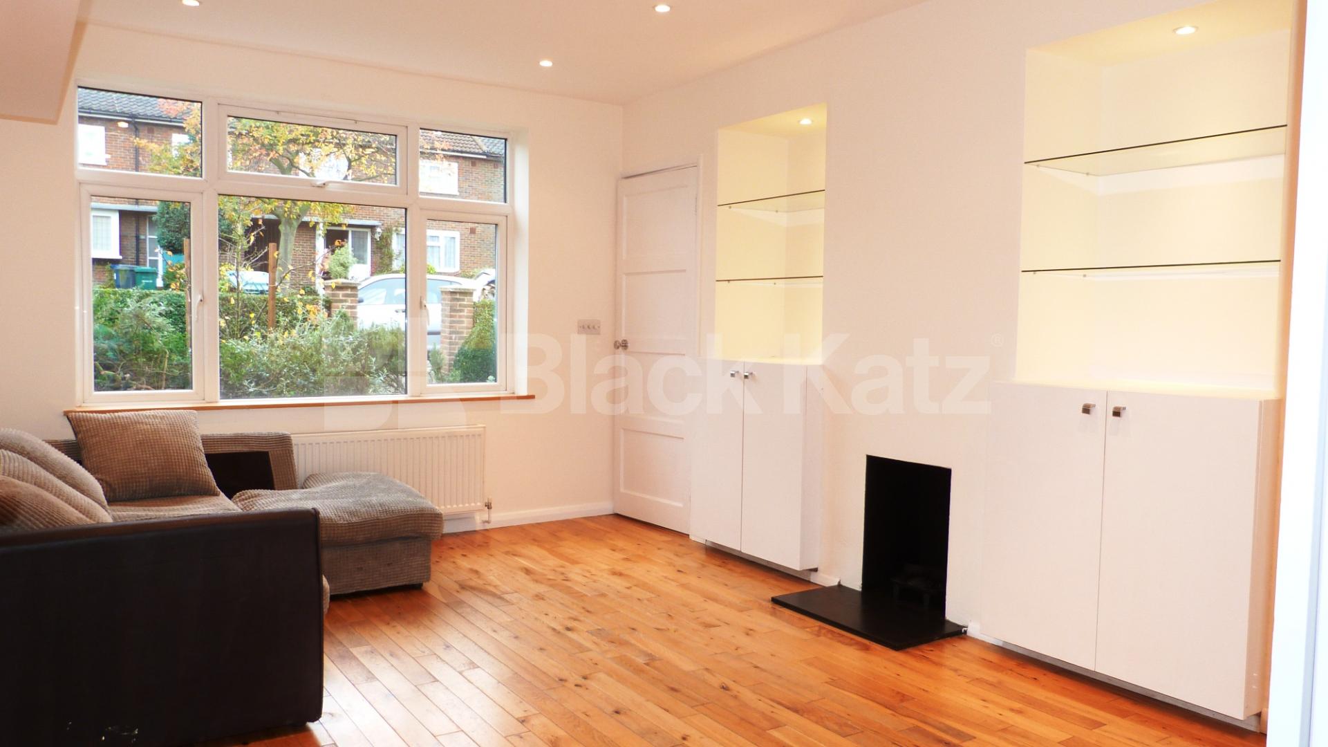 			Amazing Three Bed House !, 3 Bedroom, 1 bath, 1 reception House			 George Crescent, Muswell Hill, N10