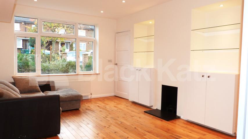 			Amazing Three Bed House !, 3 Bedroom, 1 bath, 1 reception House			 George Crescent, Muswell Hill, N10