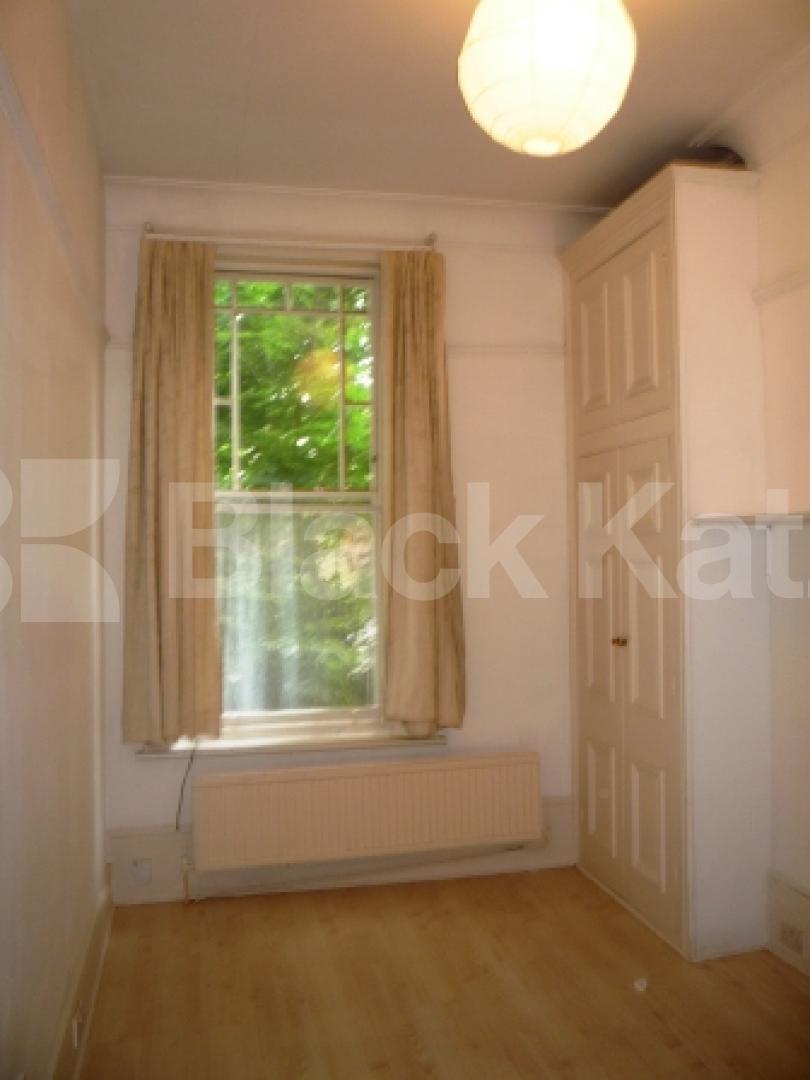 			3 Bedroom, 1 bath, 1 reception Flat			 Hornsey Lane Gardens, HIGHGATE