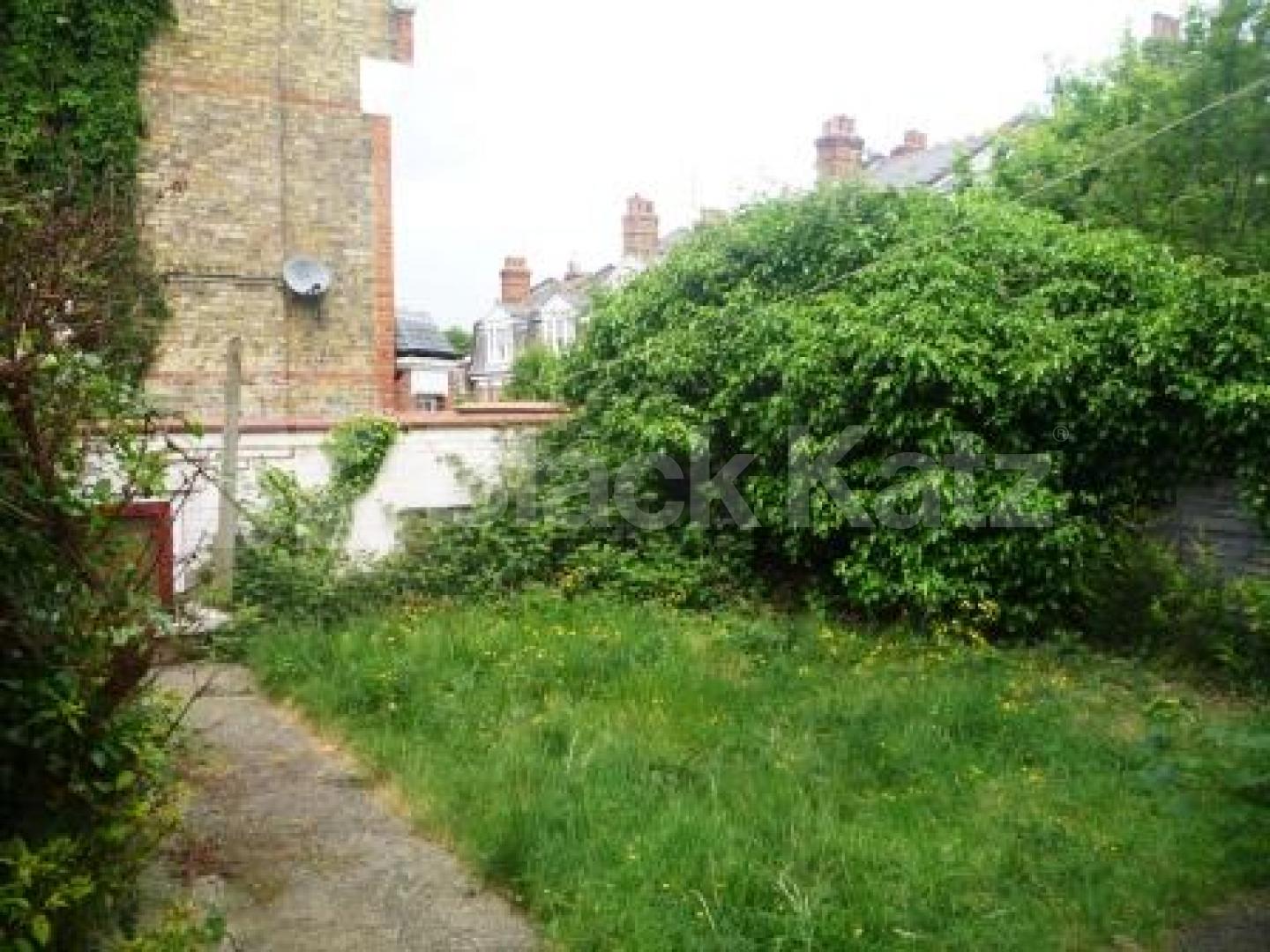 			3 Bedroom, 1 bath, 1 reception Flat			 Hornsey Lane Gardens, HIGHGATE