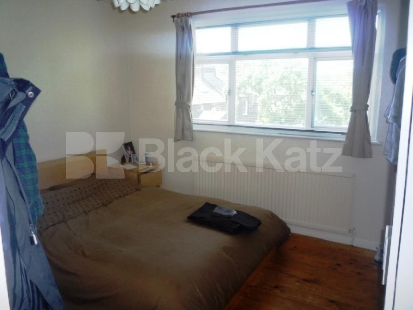 			2 Bedroom, 1 bath, 1 reception Flat			 Ferme Park Road, CROUCH END