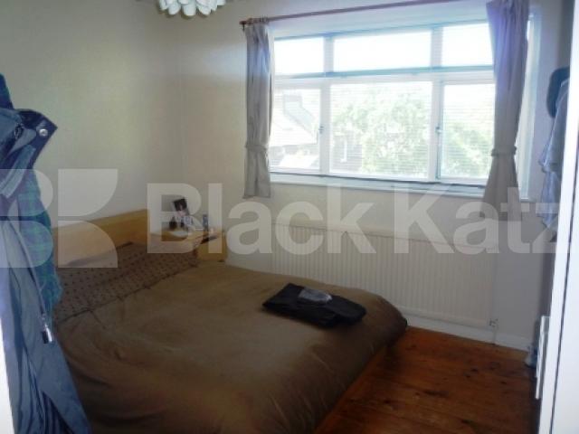 			2 Bedroom, 1 bath, 1 reception Flat			 Ferme Park Road, CROUCH END