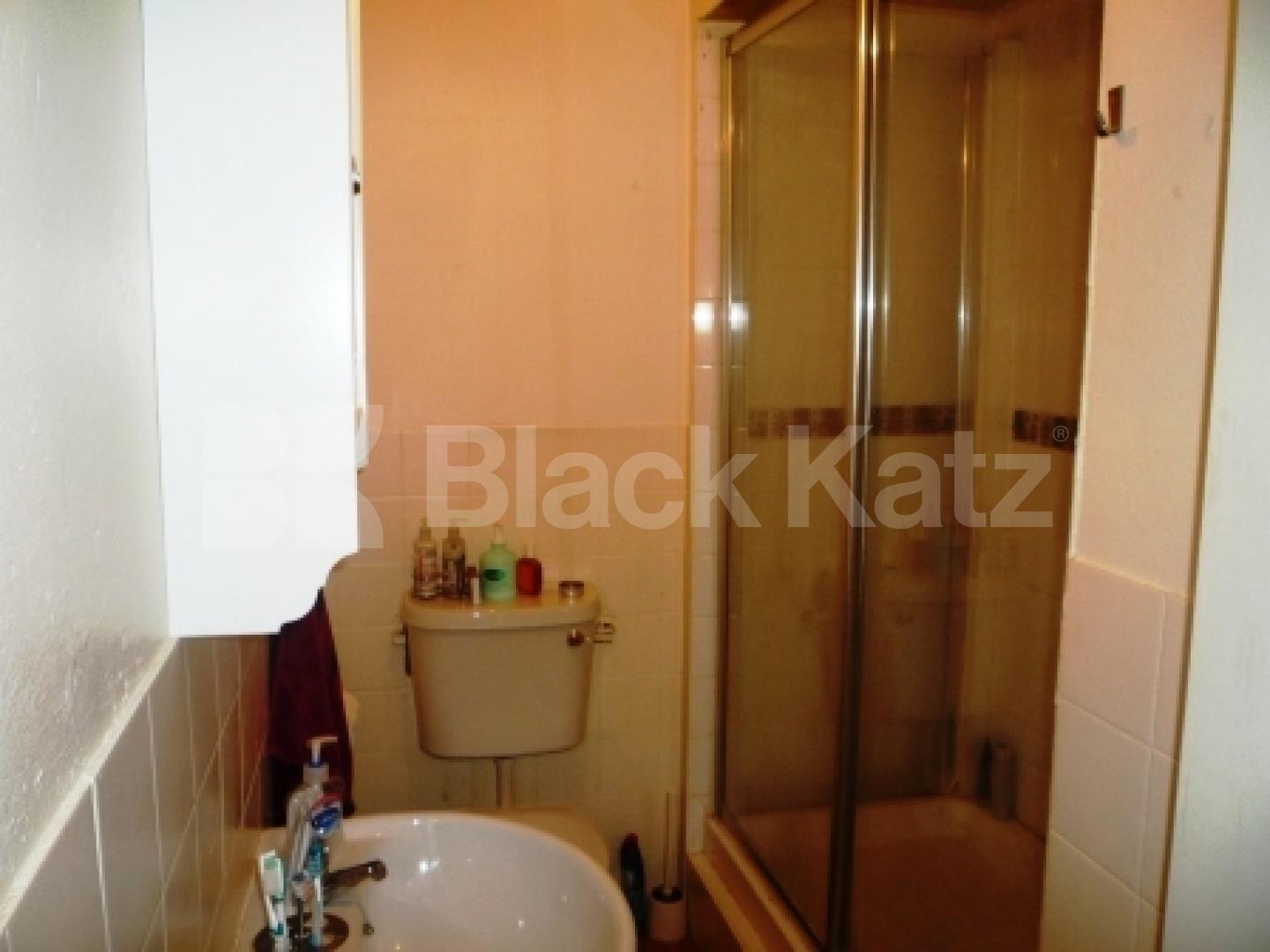 			2 Bedroom, 1 bath, 1 reception Flat			 Ferme Park Road, CROUCH END