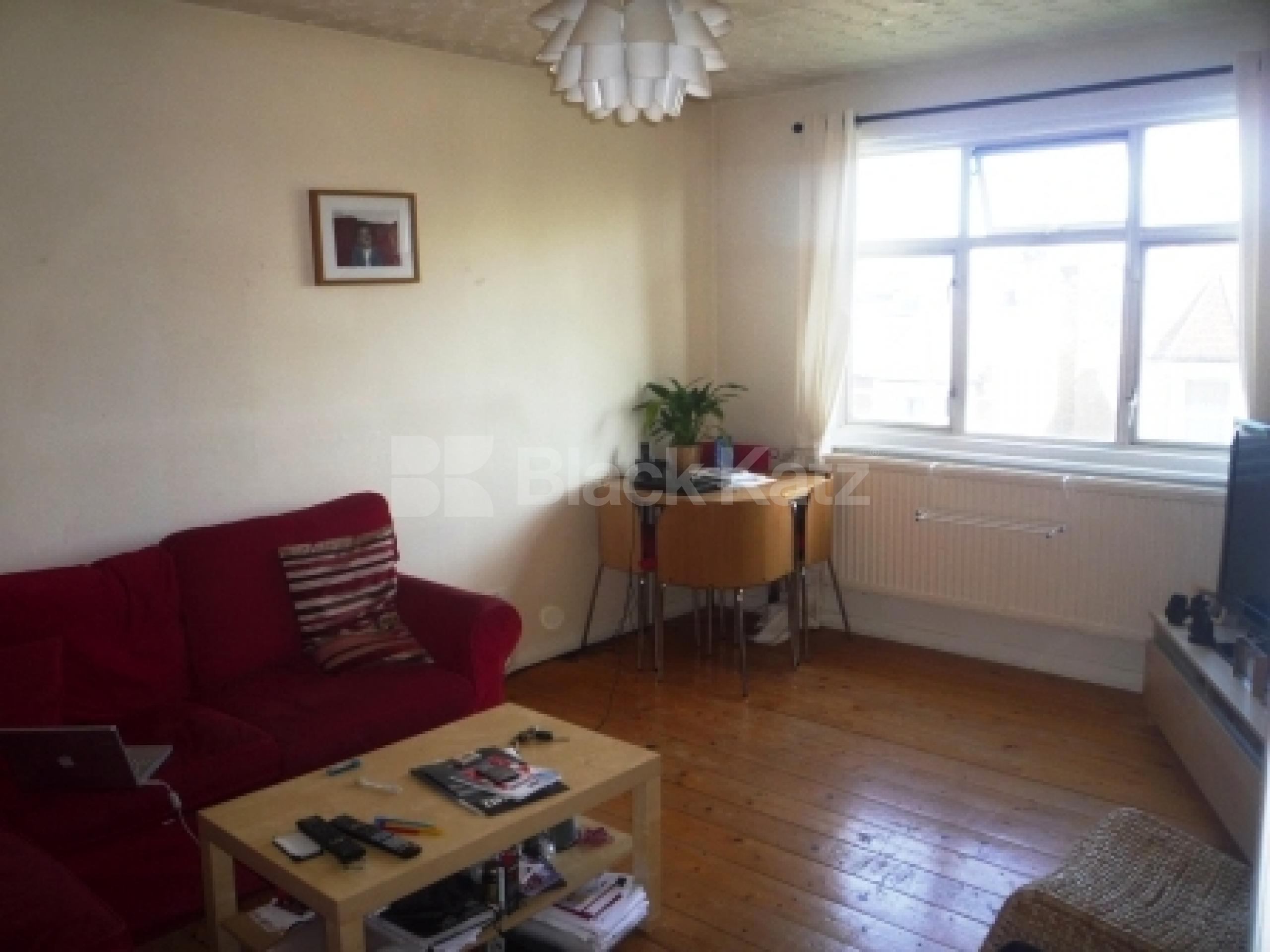 			2 Bedroom, 1 bath, 1 reception Flat			 Ferme Park Road, CROUCH END N8