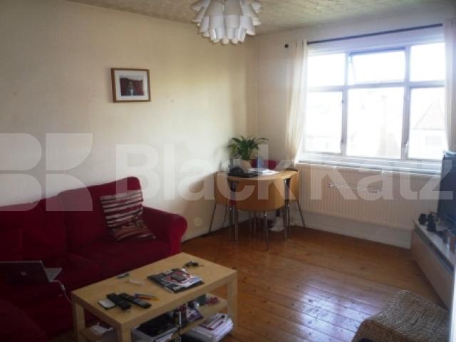 			2 Bedroom, 1 bath, 1 reception Flat			 Ferme Park Road, CROUCH END