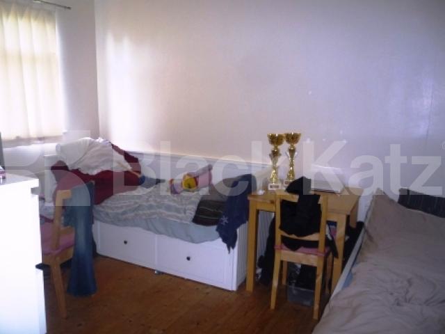 			2 Bedroom, 1 bath, 1 reception Flat			 Ferme Park Road, CROUCH END