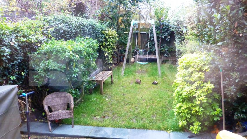 			3 Bedroom, 1 bath, 1 reception House			 Pembroke Road, Muswell Hill