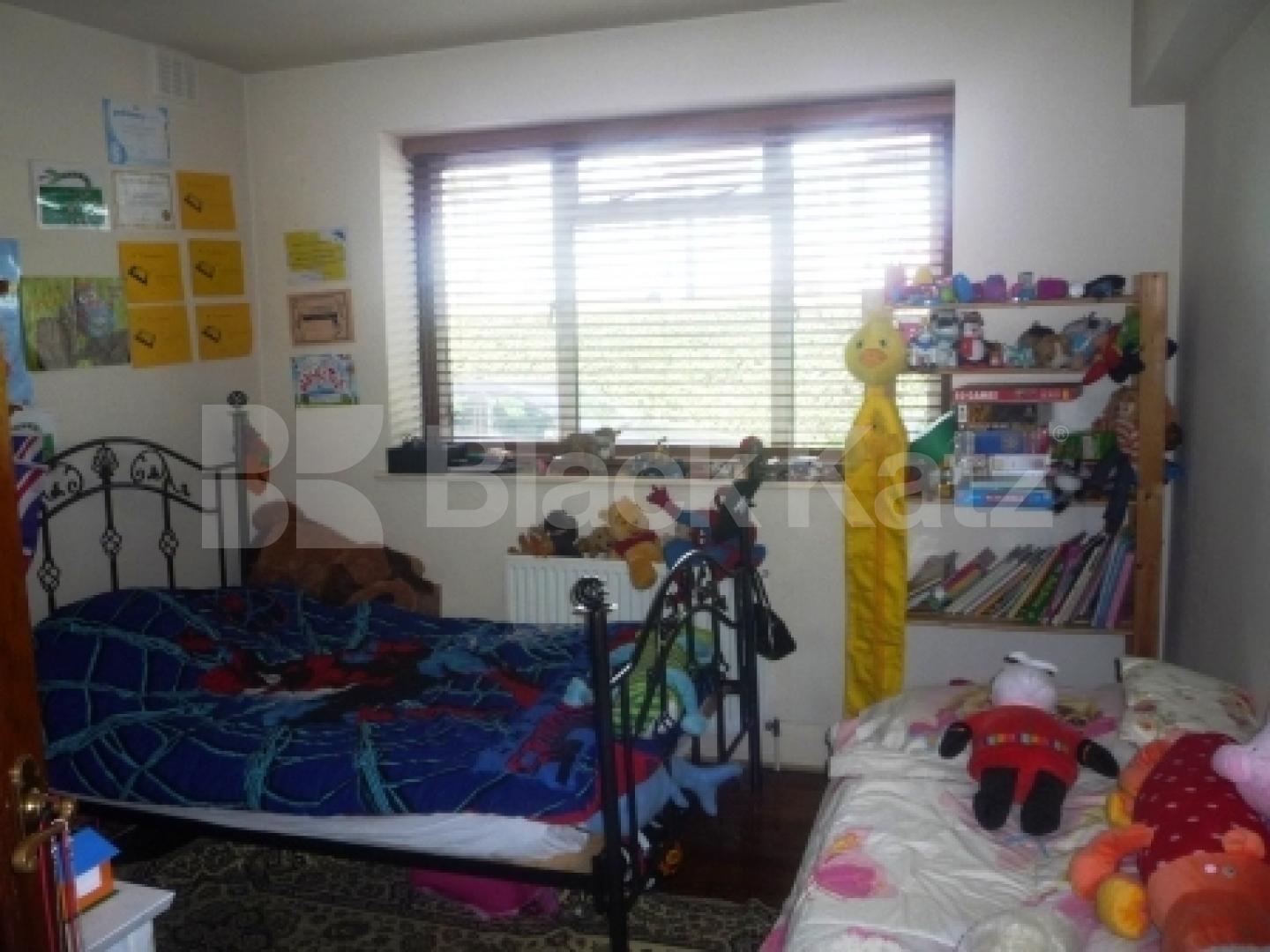 			2 Bedroom, 1 bath, 1 reception Flat			 East End Road, East Finchley