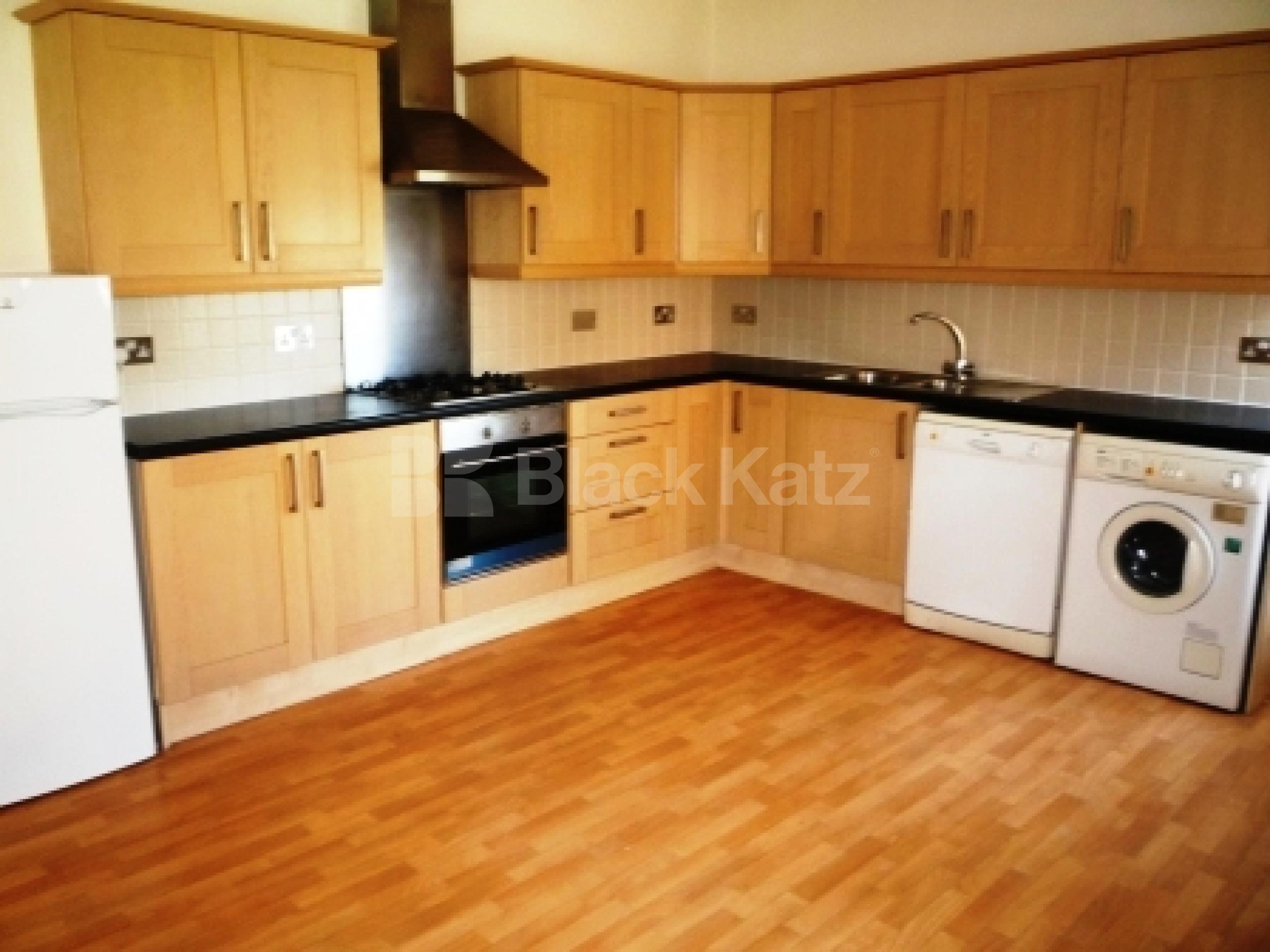 			3 Bedroom, 1 bath, 1 reception Flat			 Stonard Road, PALMERS GREEN N13