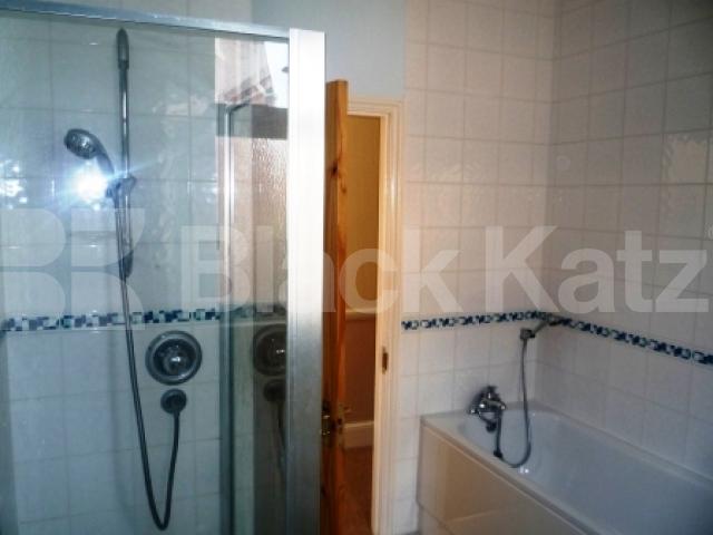 			3 Bedroom, 1 bath, 1 reception Flat			 Stonard Road, PALMERS GREEN