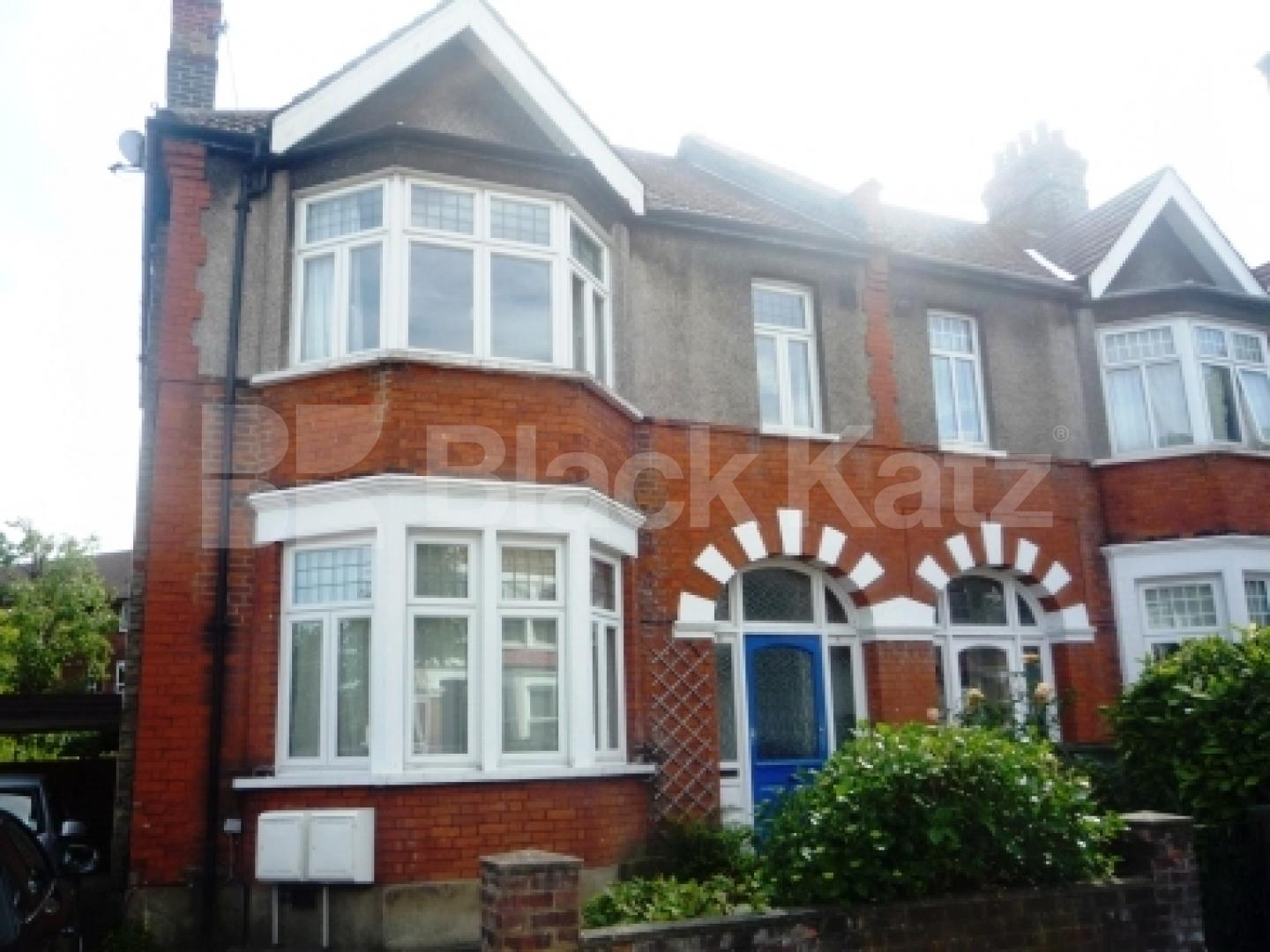 			3 Bedroom, 1 bath, 1 reception Flat			 Stonard Road, PALMERS GREEN