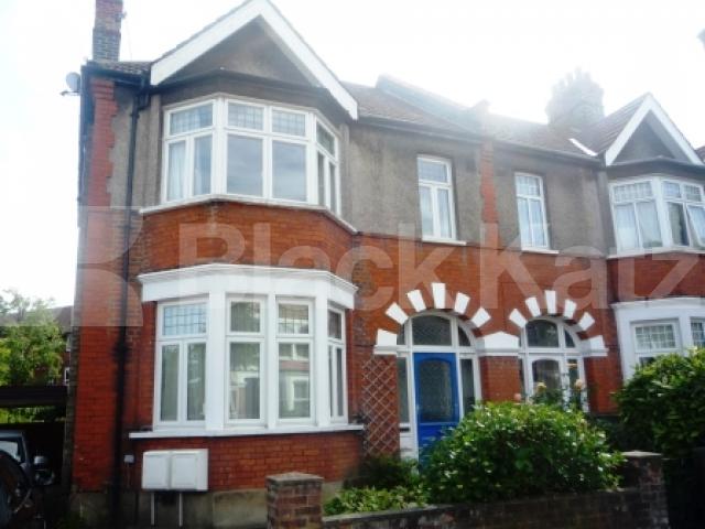 			3 Bedroom, 1 bath, 1 reception Flat			 Stonard Road, PALMERS GREEN