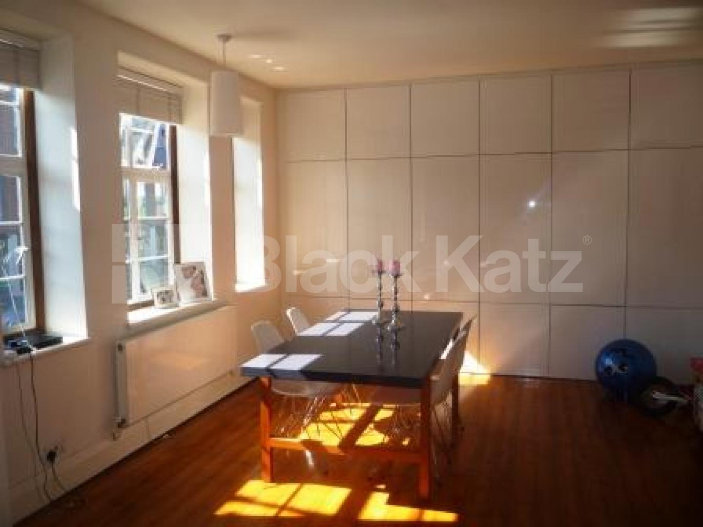 			2 Bedroom, 1 bath, 1 reception Flat			 Crouch End Hill, Crouch End