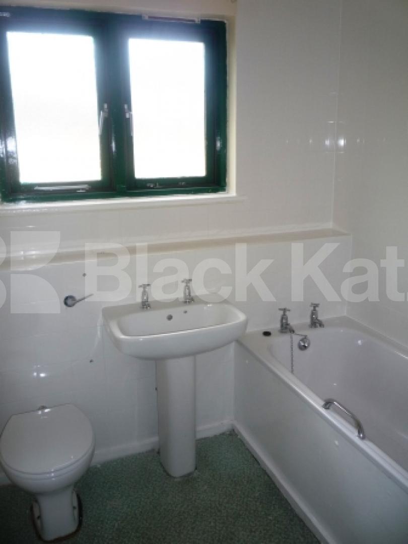 			3 Bedroom, 1 bath, 1 reception Terraced House			 Miles Road, Hornsey