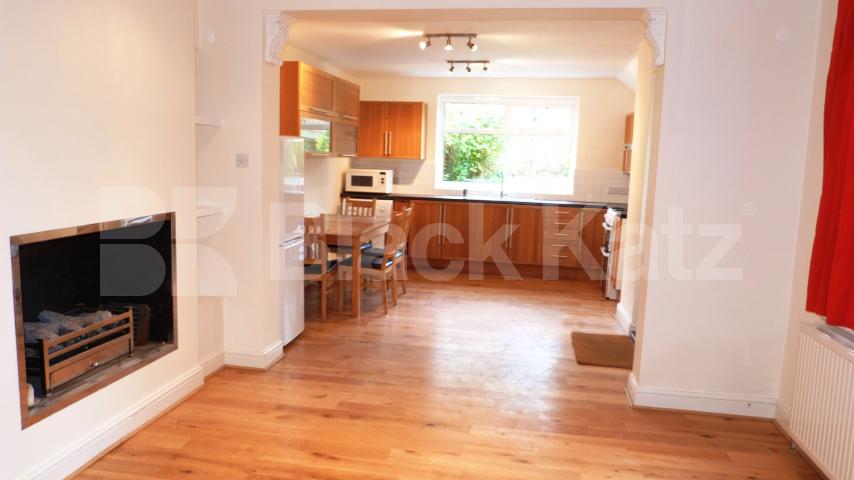 			Amazing Garden Property !, 2 Bedroom, 1 bath, 1 reception Flat			 Priory Road, Crouch End