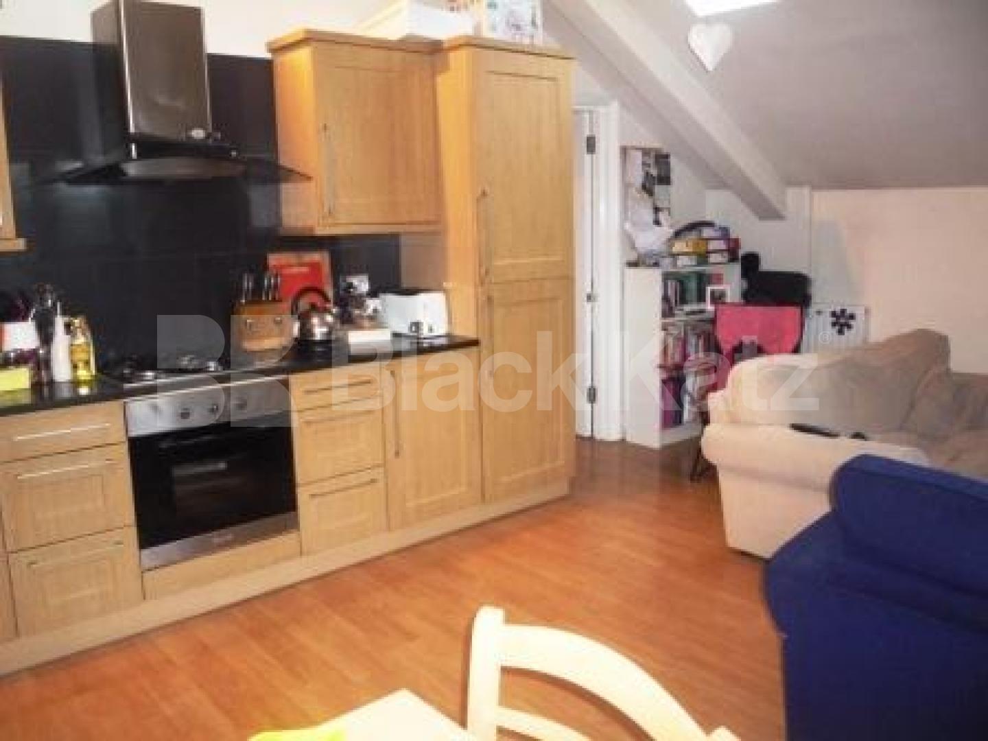 			LET, 2 Bedroom, 1 bath, 1 reception Flat			 Crouch Hill, CROUCH END N8