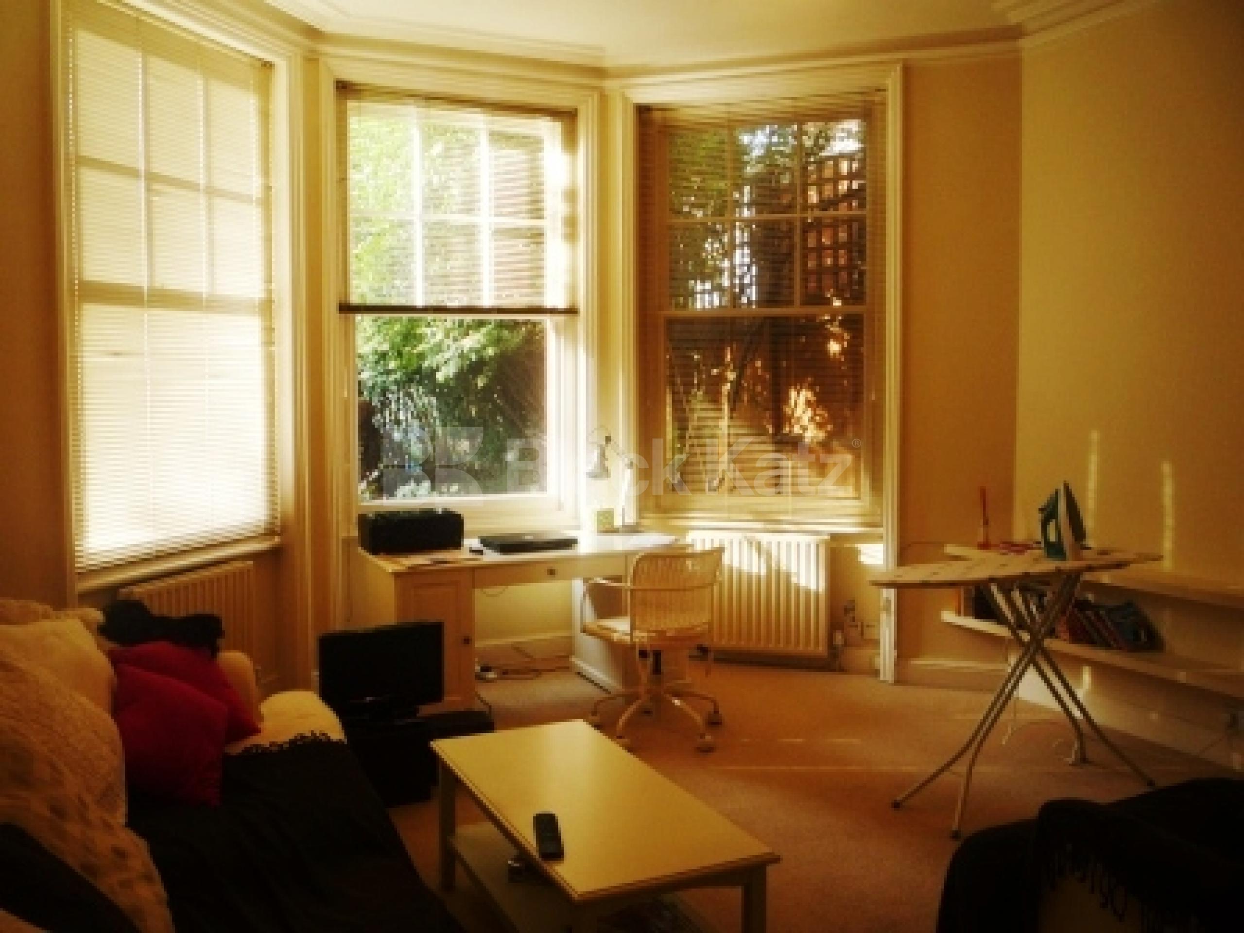 			LET, 1 Bedroom, 1 bath, 1 reception Flat			 Alexandra Park Road, MUSWELL HILL n10