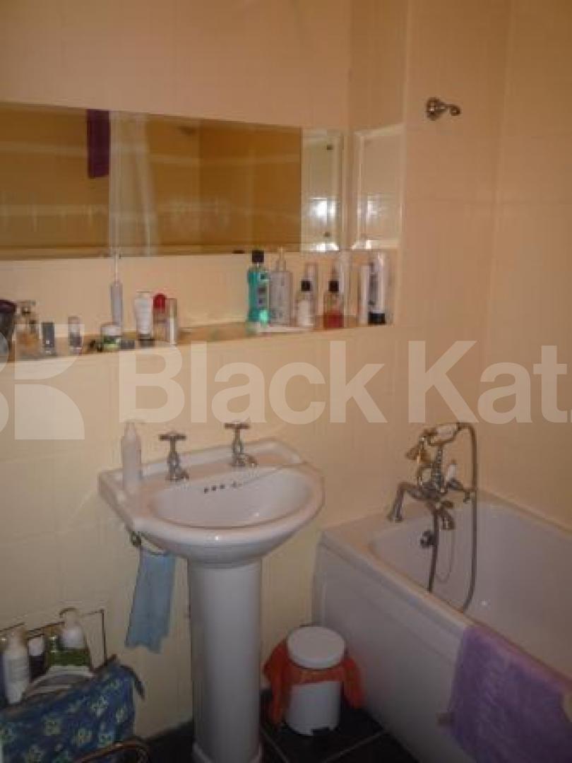 			LET, 1 Bedroom, 1 bath, 1 reception Flat			 Alexandra Park Road, MUSWELL HILL