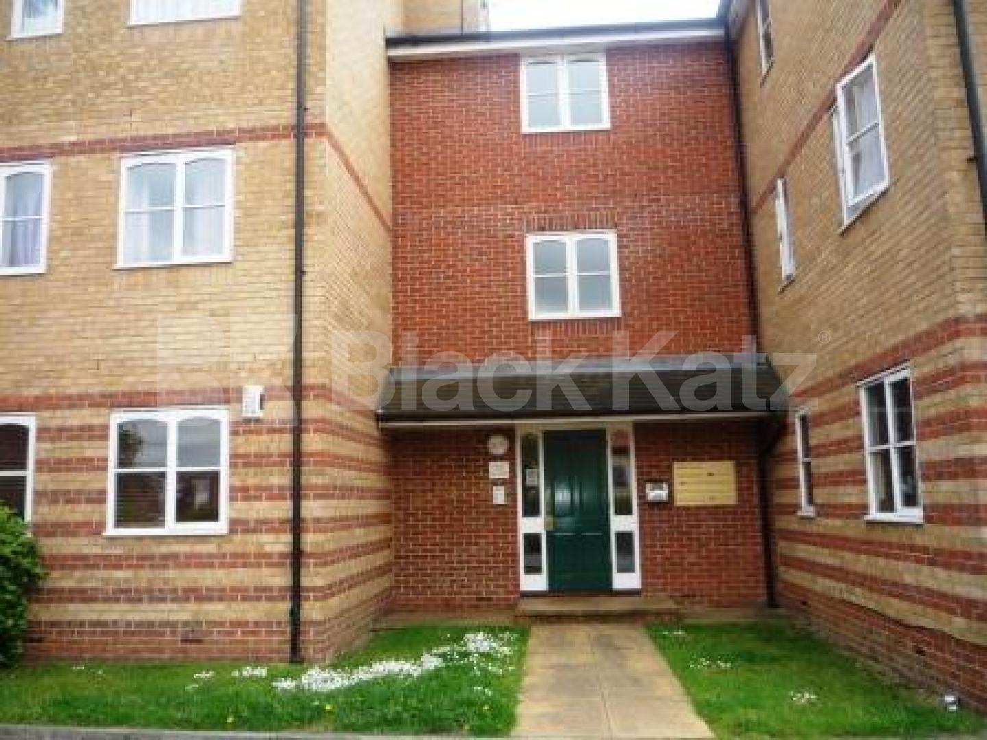 			2 Bedroom, 1 bath, 1 reception Apartment			 Lucas Gardens, EAST FINCHLEY