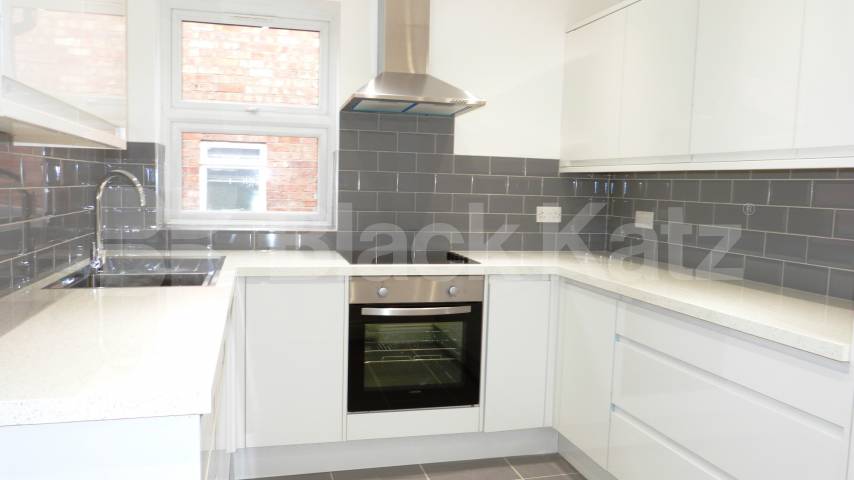 			2 Bedroom, 1 bath, 1 reception Flat			 Stanhope avenue, Finchley