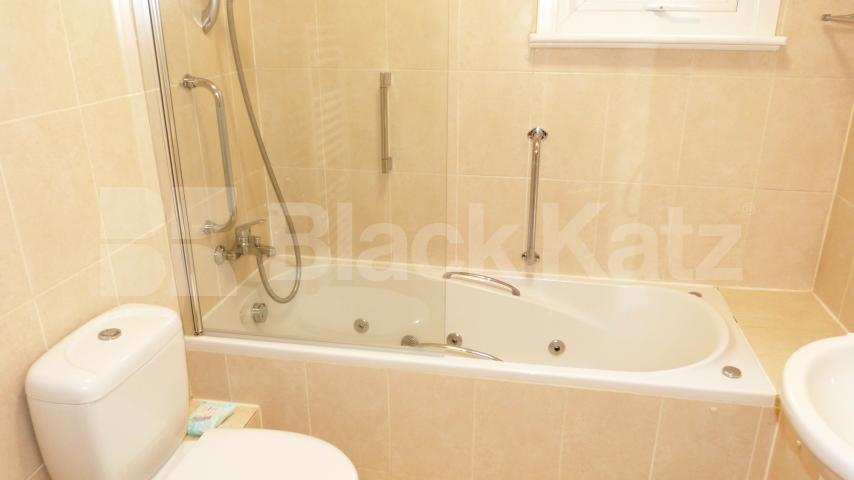 			2 Bedroom, 1 bath, 1 reception Flat			 Stanhope avenue, Finchley