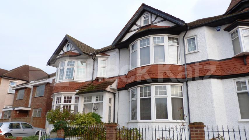 			2 Bedroom, 1 bath, 1 reception Flat			 Stanhope avenue, Finchley