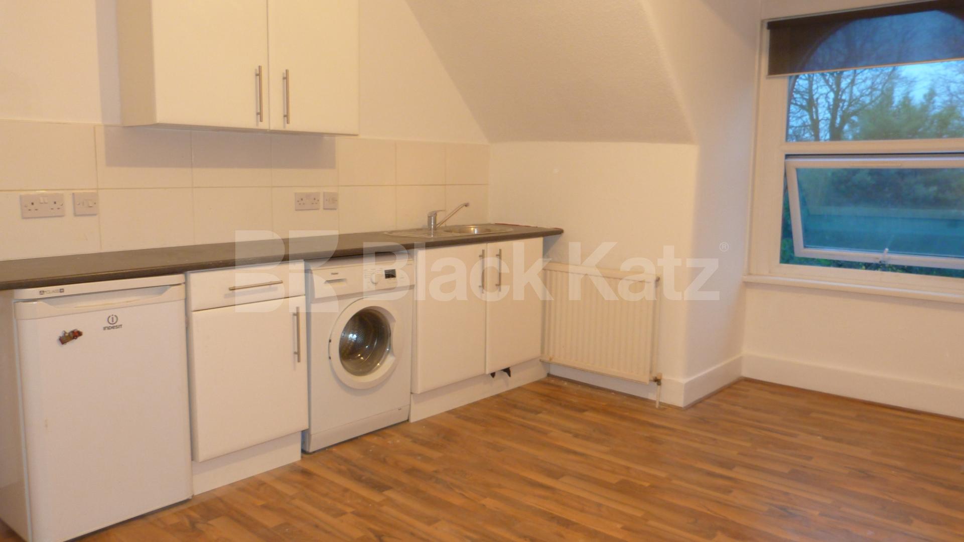 			ALL BILLS INCLUDED!!, Studio Apartment, 1 bath, 1 reception Studio			 Park Avenue, Wood Green
