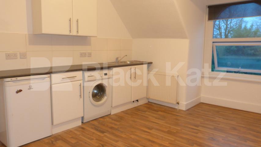 			ALL BILLS INCLUDED!!, Studio Apartment, 1 bath, 1 reception Studio			 Park Avenue, Wood Green