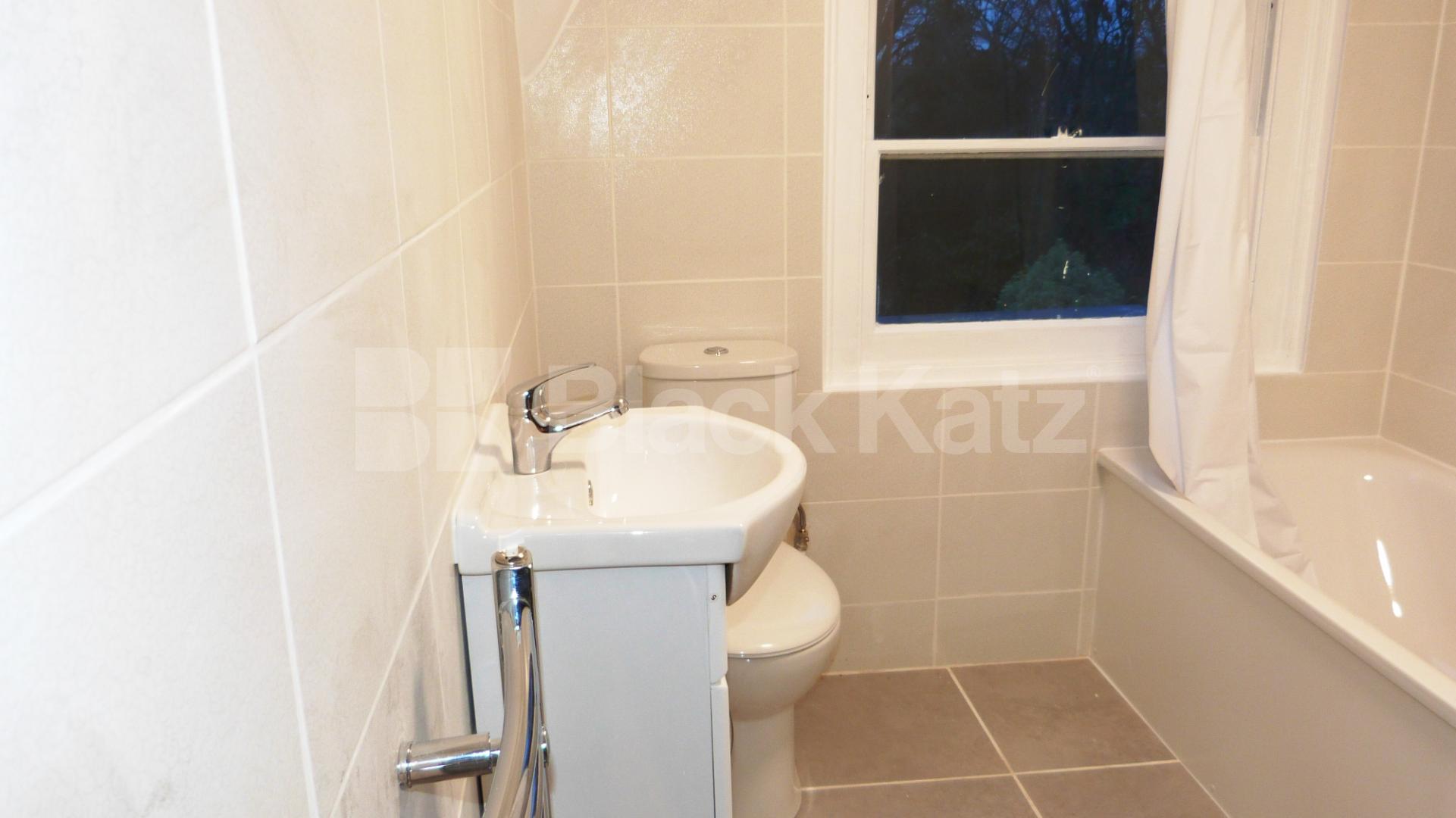 			ALL BILLS INCLUDED!!, Studio Apartment, 1 bath, 1 reception Studio			 Park Avenue, Wood Green