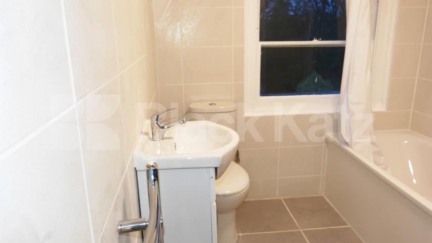			ALL BILLS INCLUDED!!, Studio Apartment, 1 bath, 1 reception Studio			 Park Avenue, Wood Green