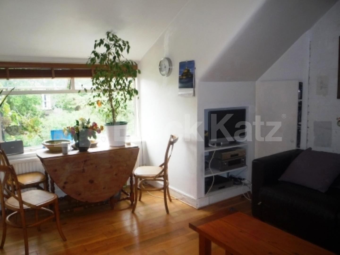 			2 Bedroom, 1 bath, 1 reception Flat			 Hillfield Avenue, CROUCH END