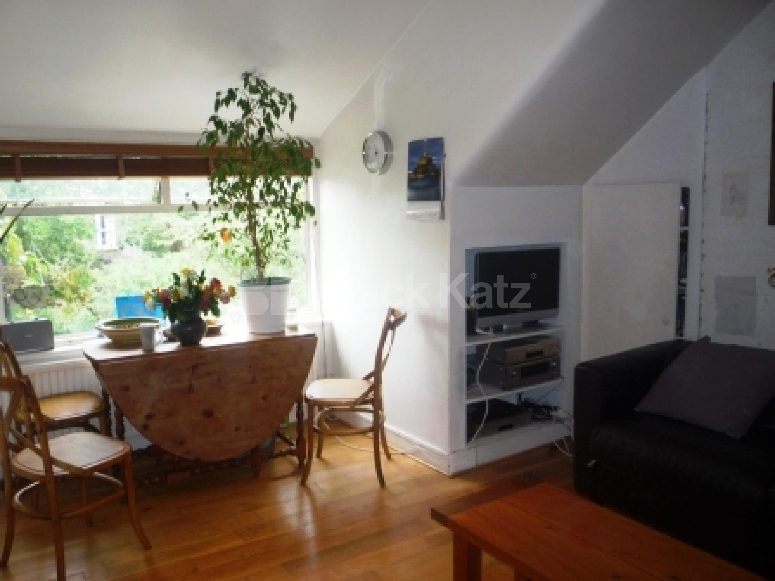 			2 Bedroom, 1 bath, 1 reception Flat			 Hillfield Avenue, CROUCH END N8