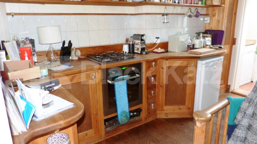 			A 3 bed Coach house in the heart of Hornsey, 3 Bedroom, 1 bath, 1 reception House			 Hornsey High Street, Hornsey